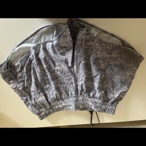 Lululemon Hotty hot 4in